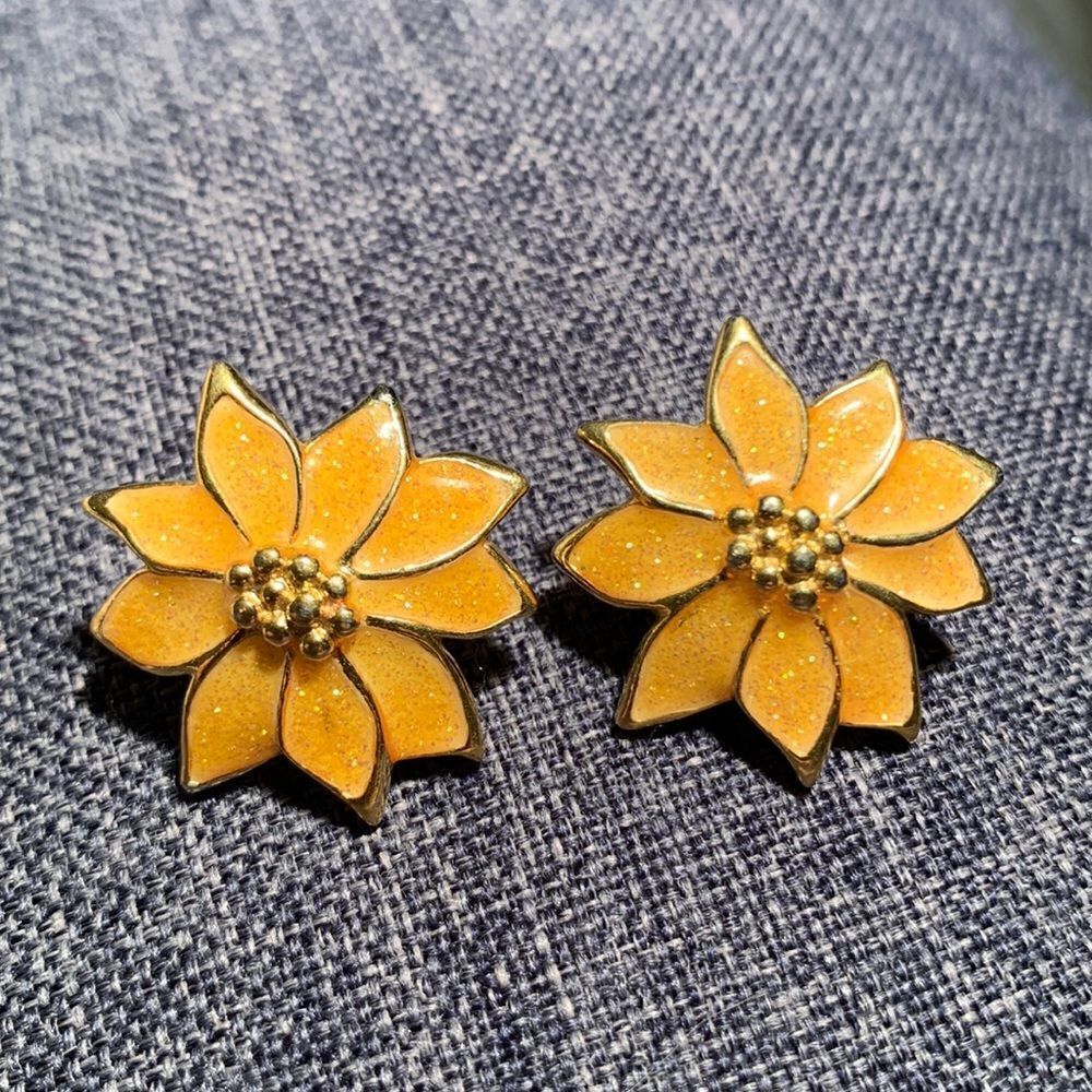 Earrings Poinsettia Avon Christmas Yellow Glittered Enamel vintage‎